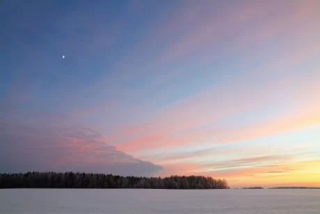 When is the best time to vacation in Canada