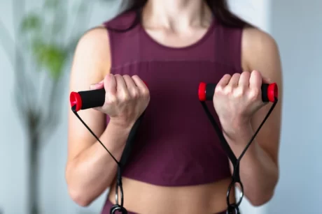 Resistance band exercises for a complete workout in your hotel room