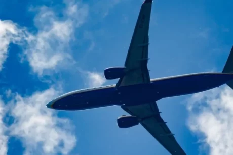 An aeroplane in the ear from above.